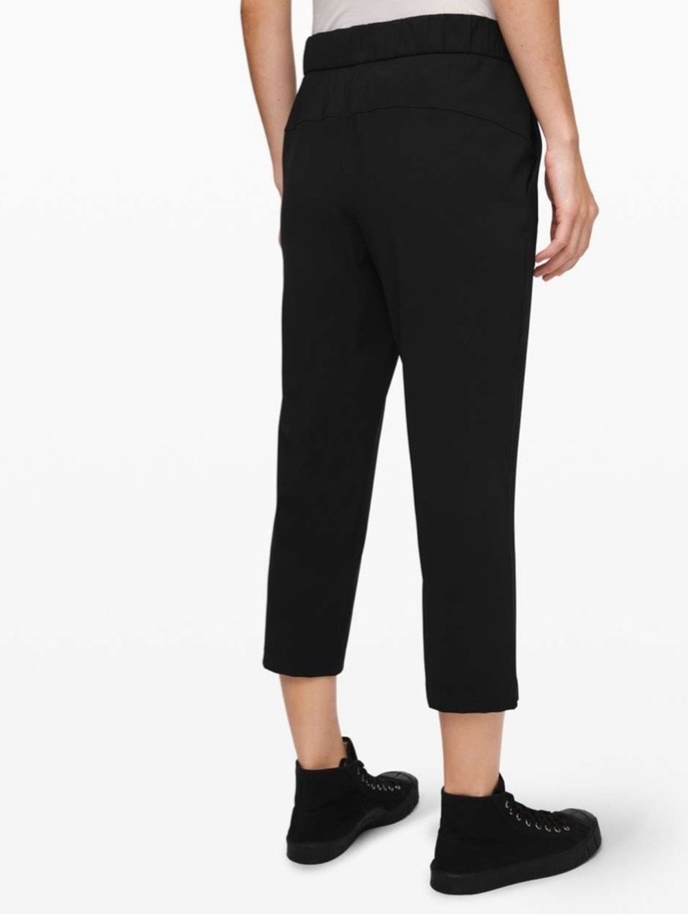 Lululemon on the fly cropped size 6